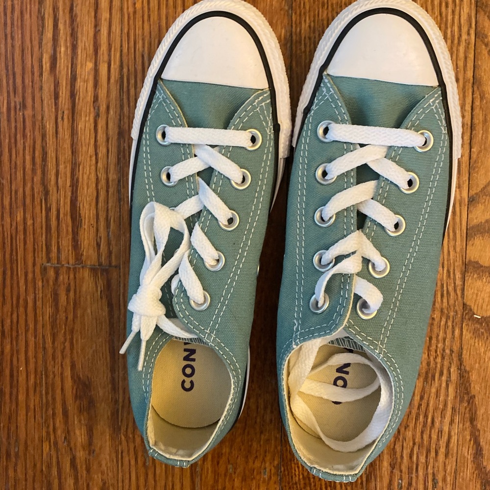 Size 5.5 converse limited edition  chuck Taylor